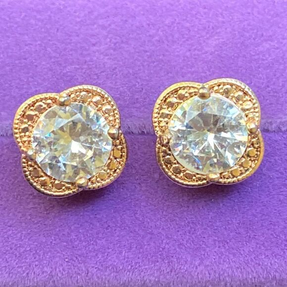 💛 Avon CZ Sparkle Earrings - Picture 1 of 5